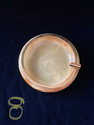 Alabaster ashtray like new, diameter 13.5 cm