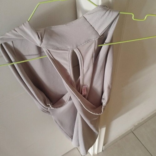 Sleeveless blouse with twisted design beige, like new, sizes S/M