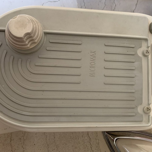 Stirella Professional Steam Iron like new, with water base and measuring cup