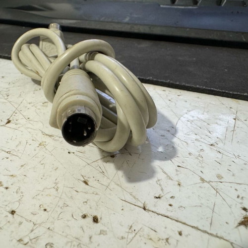 4 Pin S-Video cable used, Male/Male