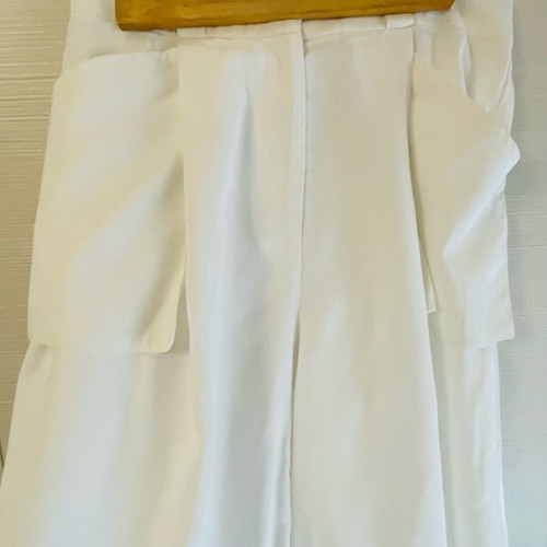 Nadia Rapti bermuda like new, white with visible pockets