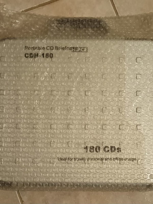 Σετ 10 βαλιτσάκια HIPCE για 180 CD το καθένα σαν καινούργιο