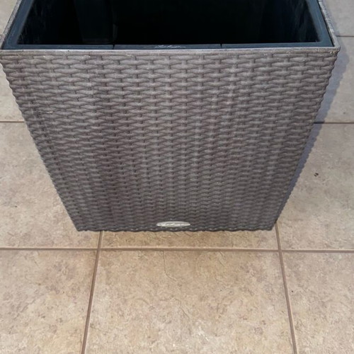 Lechuza Cube Cottage 40 self-watering planter used, brown