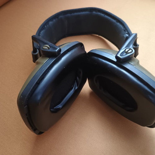 Howard Leight Impact Sport electronic earmuffs like new, olive green