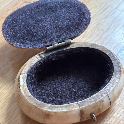 Vintage pillbox made of camel bone like new, handmade 1970