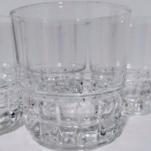 Vintage set of 5 whiskey glasses with embossed design like new