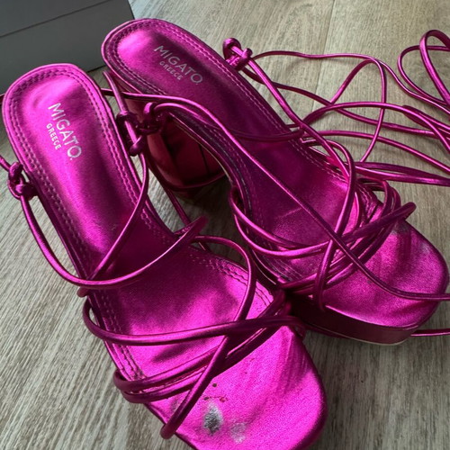 Migato sandals like new with laces and chunky fuchsia heel