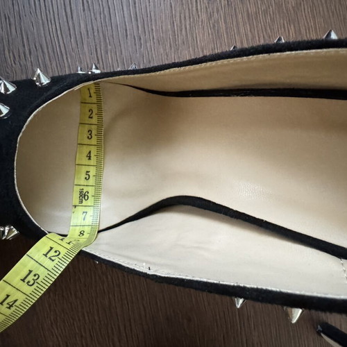Studded black pumps new, size 37.5
