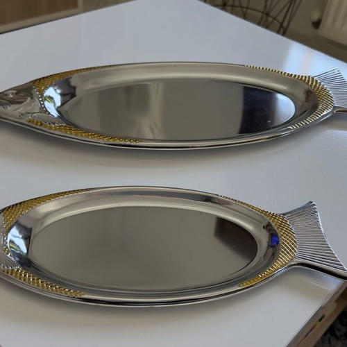 Set of 2 fish-shaped serving trays like new, stainless steel