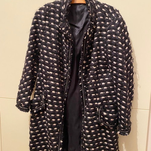 Zara coat black and white used, size L