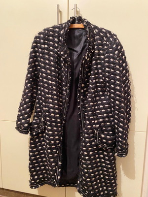 Zara coat black and white used, size L