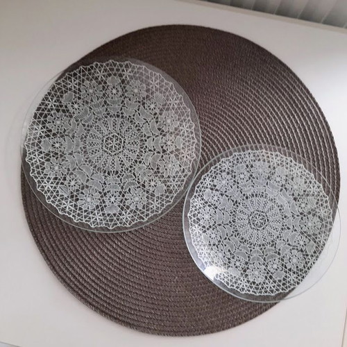 Vintage lace glass plates set of 2, perfect condition