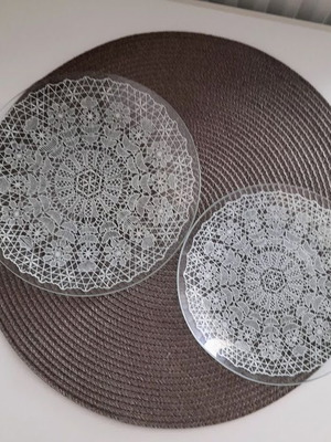 Vintage lace glass plates set of 2, perfect condition