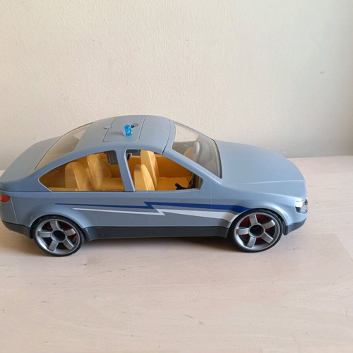 Playmobil vehicle used with missing parts and working beacon