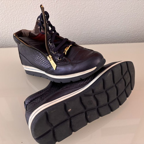 Toutounis women's leather sneakers size 38 blue metallic with gold details like new