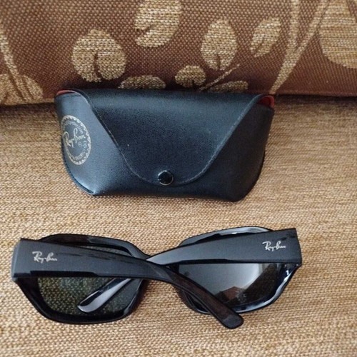 Ray Ban Jackie Ohh used black plastic sunglasses 3/4 lens length