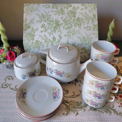 Vintage tea set like new with floral design