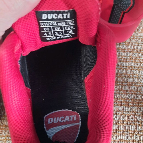Red sports shoes like new, size 36