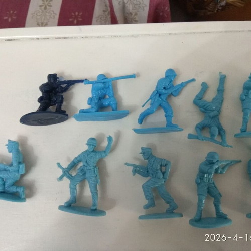 Military figure collection like new, various scales