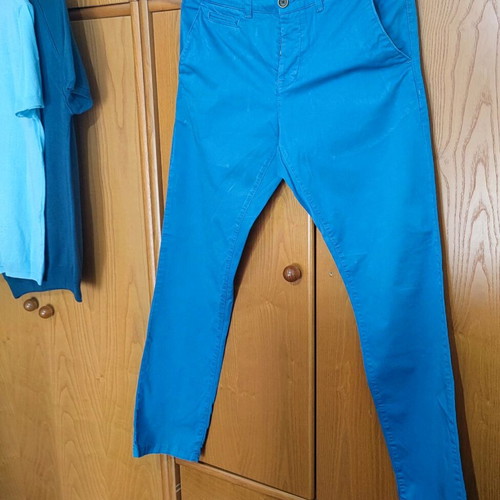 Chino pant and 2 plain T-shirts like new, size M, blue