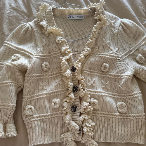 Knitted Zara cardigan like new with details and buttons