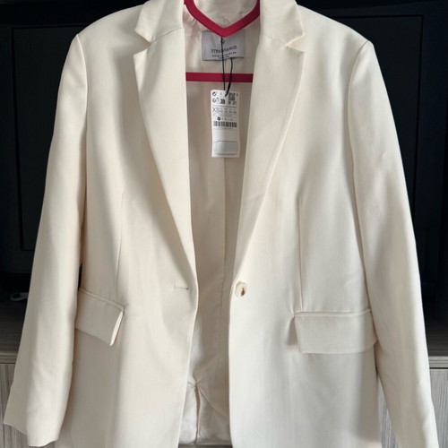 Stradivarius white blazer new with pockets, size XS