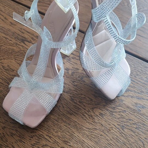 Zara vinyl sandals like new with shiny details size 37