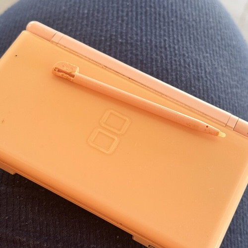 Nintendo DS used with 5 game cartridges and charger