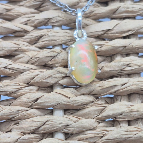 Ethiopian Opal Silver 925 Necklace new, 7 carat gemstone