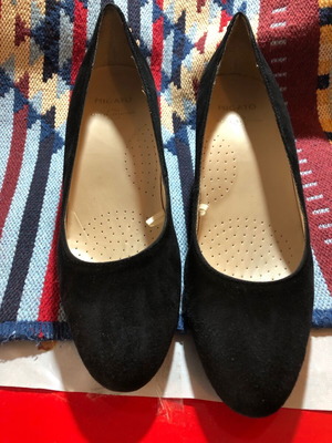 Kastori black pumps size 38 like new with 4 cm heels