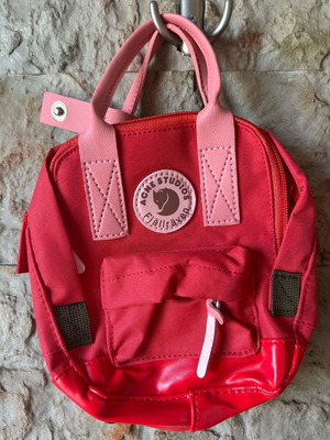 Acne Studios Fjällräven χιαστί τσάντα καινούργια, χρώμα καρπούζι