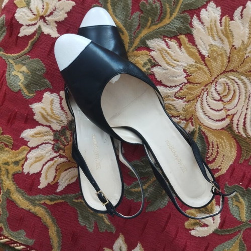 Black and white pumps size 39.5 used, high quality leather