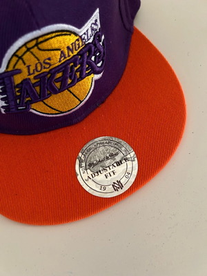 LA LAKERS SnapBack cap Michell & Ness like new