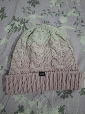 Pink knit cap like new, one size, white and pink