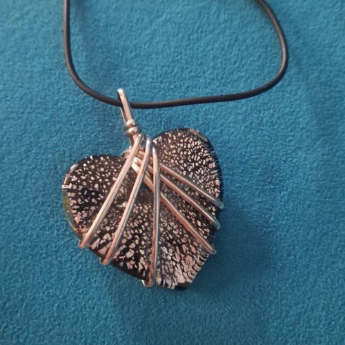Heart necklace like new, black and silver with bindings