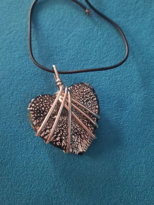 Heart necklace like new, black and silver with bindings