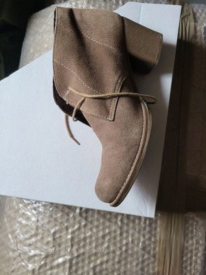 Ragazza women's ankle boots size 40 like new, beige suede