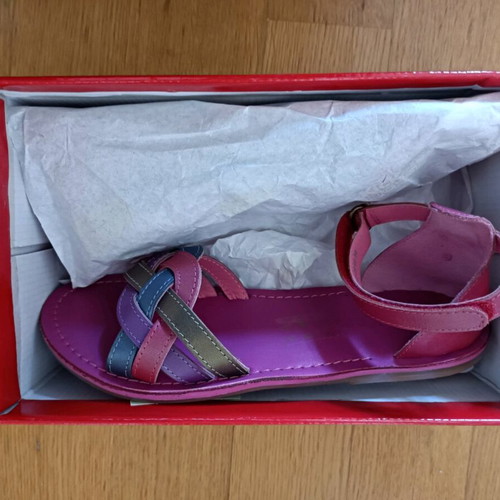 Kickers sandals girl size 34 new, leather