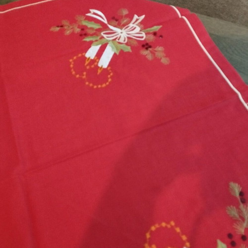 Christmas table runner like new, excellent quality