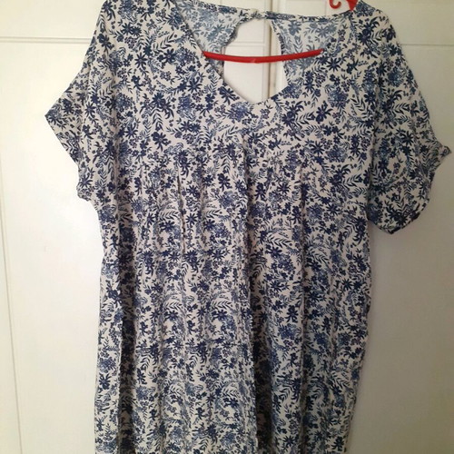 Floral dress like new, short, white and turquoise, size XL