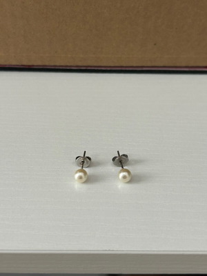 Pearl-colored earrings like new