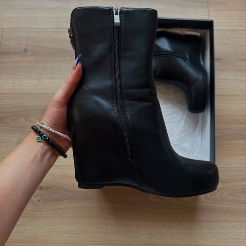 Gianni leather boots size 39, black