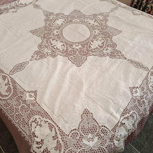 Handmade tablecloth new, approximately 170 × 170cm