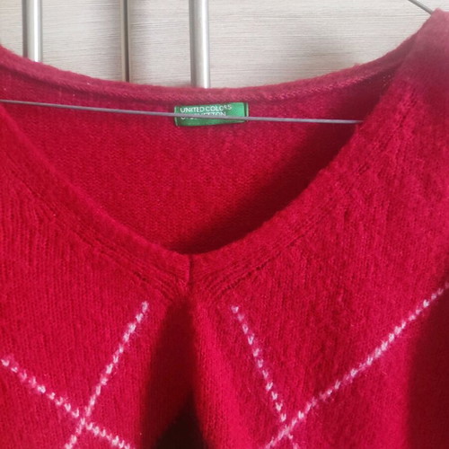 Benetton checked sweater like new, size M, red multicolor
