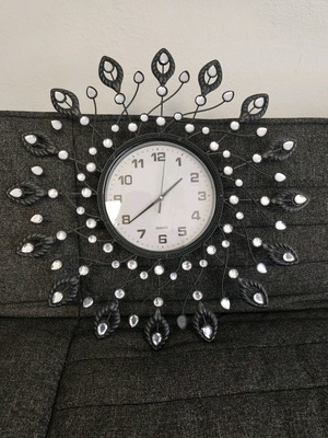 Metal wall clock analog like new, 60cm diameter