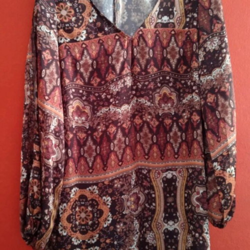 Lace dress with sleeve openings, multicolored