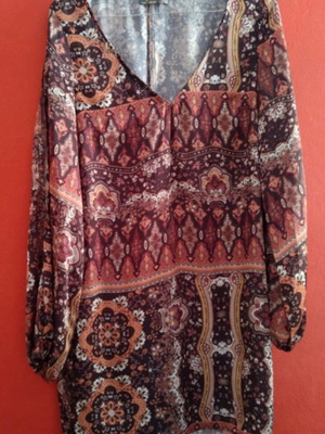 Lace dress with sleeve openings, multicolored