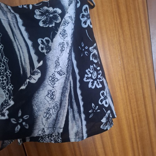 Short pareo black and white like new