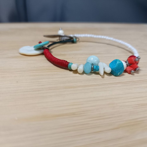 Summer bracelet with multicolored beads