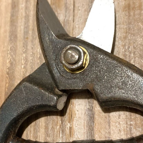 Scissors for tin cans used